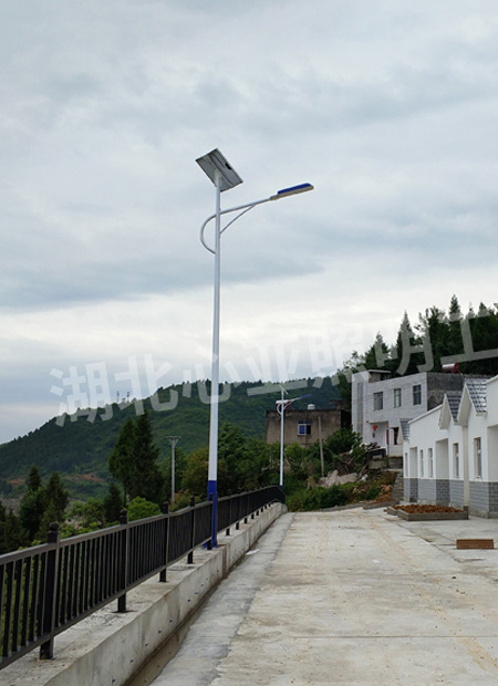 巴东县信陵镇太阳能路灯照明项目