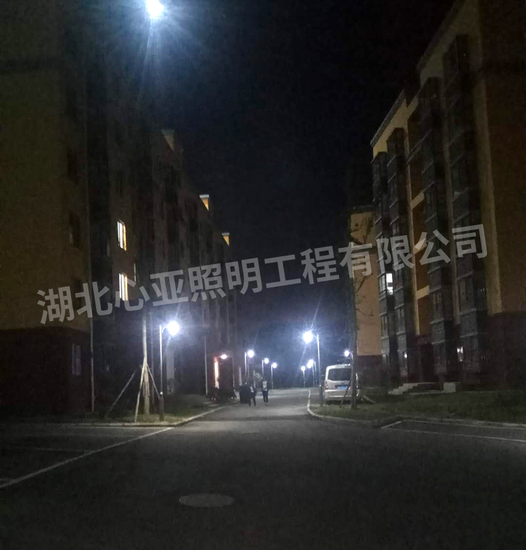 太阳能桃子灯安装后夜景效果