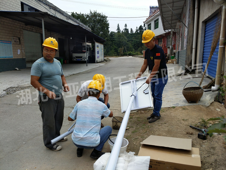 太阳能路灯安装现场