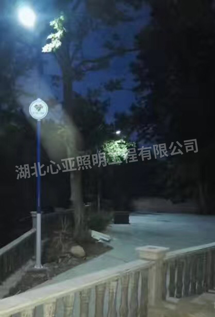 太阳能路灯面包灯夜晚效果2